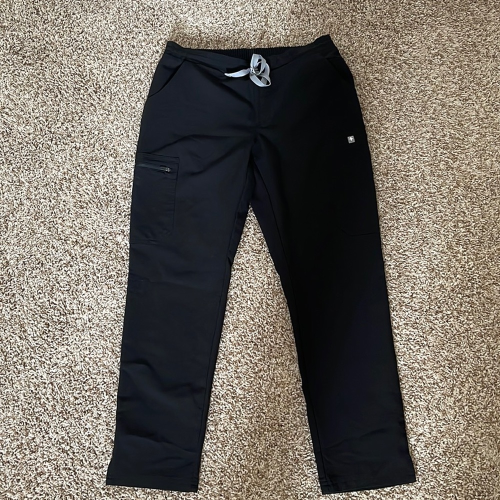 Figs mid rise skinny scrub pant.